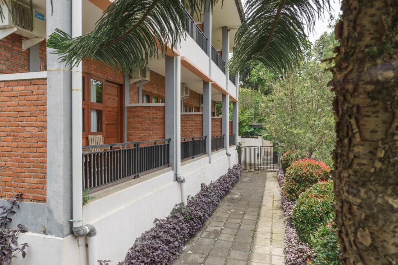 Reddoorz Plus At Hotel Negeri Baru Lodaya Puncak Богор Екстериор снимка